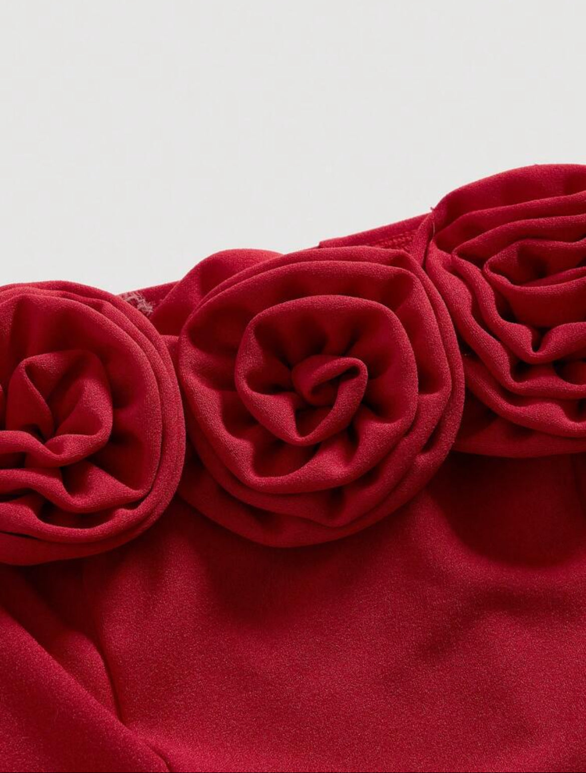 Vestido rojo sólido con hombros A25PM04