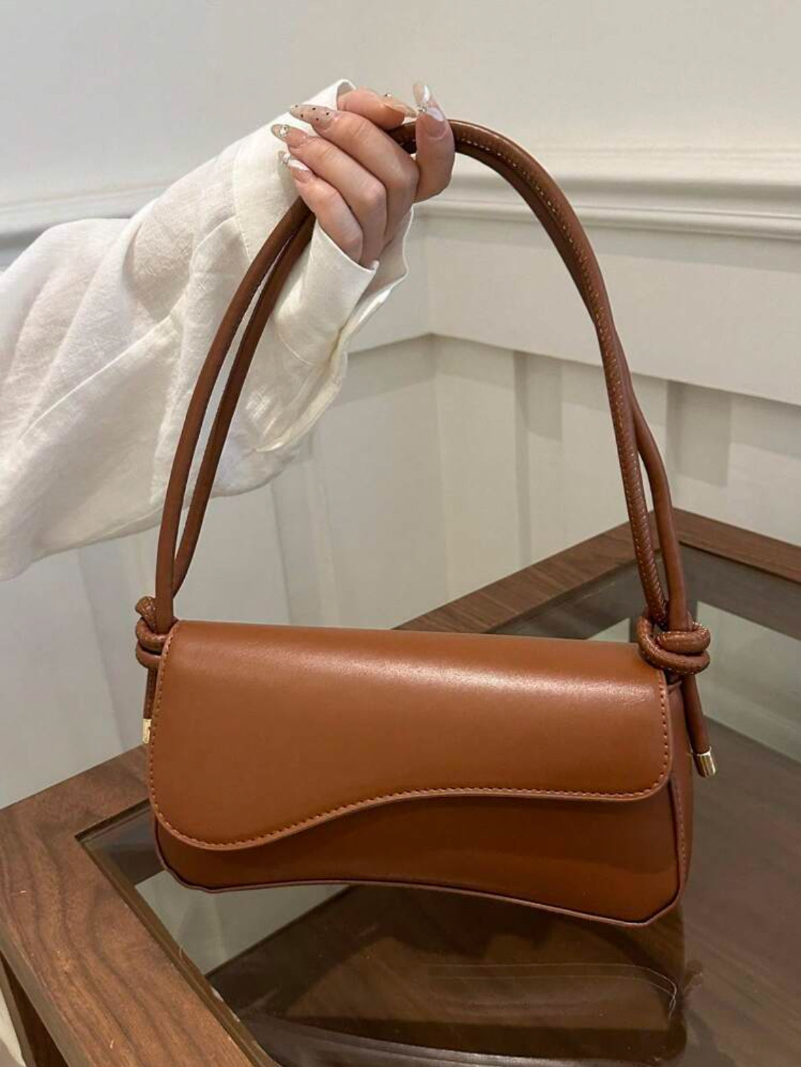Bolso asimétrico con solapa AG25TQ09