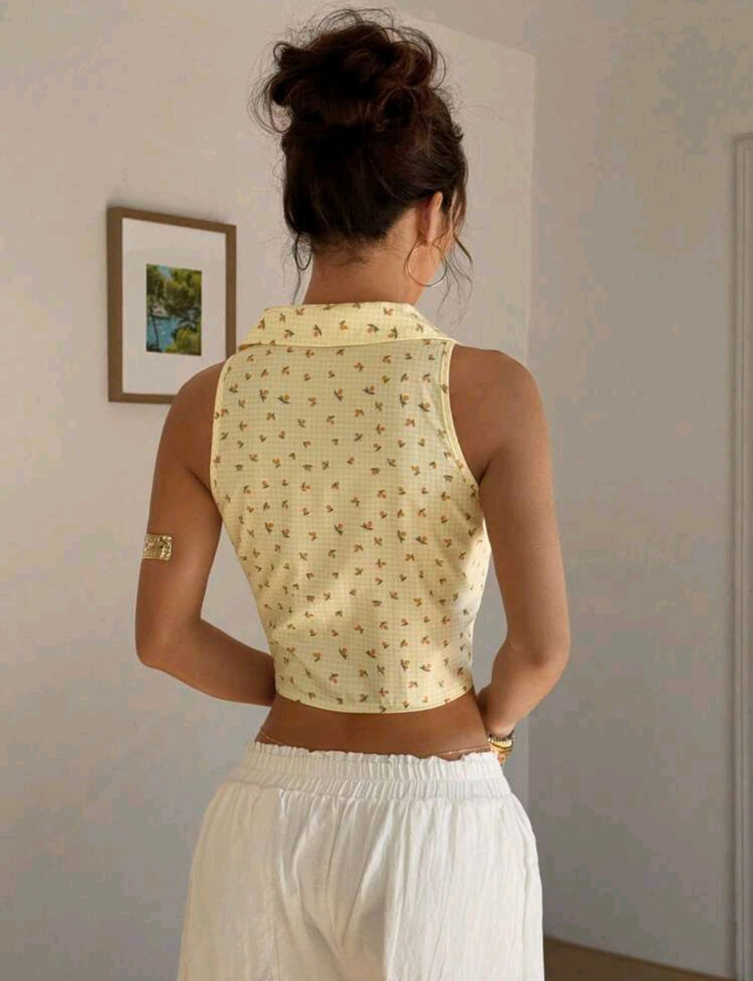 Top corto ajustado con cuello a cuadros A25PE010