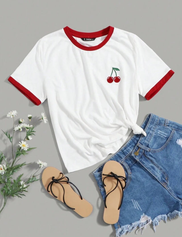 Camiseta con bordado de cerezas A25MN010
