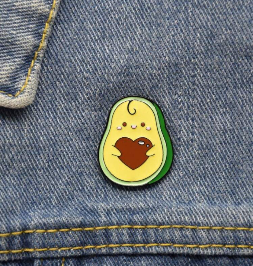Broche con diseño de aguacate S25VJ03