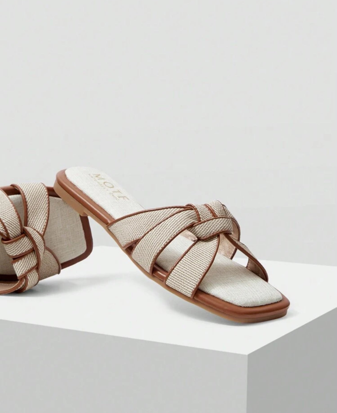 Sandalias planas sencillas y cómodas A25ÑT01