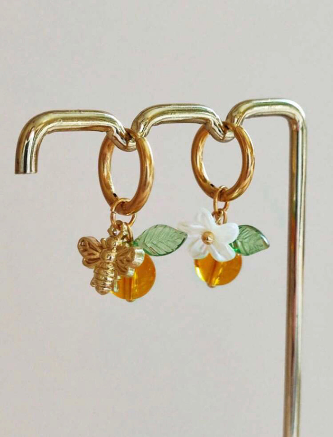 Pendientes de acero inoxidable con abeja y fruta naranja AC A25QD07