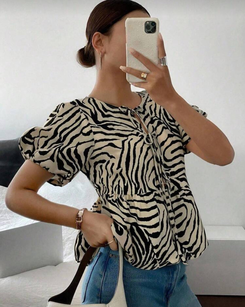 Blusa con estampado de cebra E26XL010