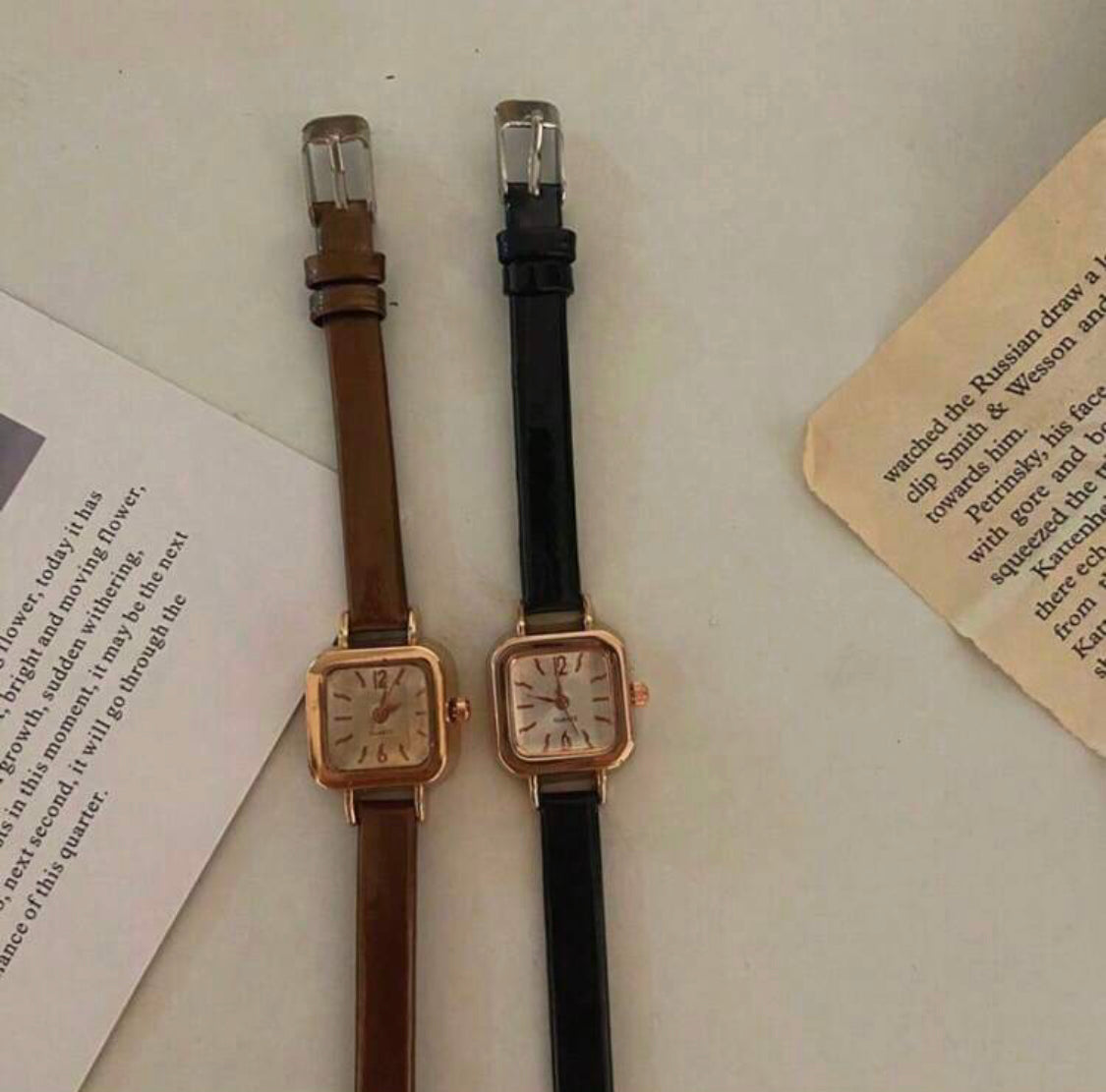 Reloj de cuarzo con caja cuadrada y correa A25QG09