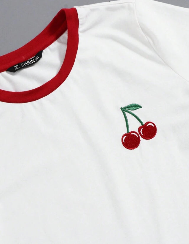 Camiseta con bordado de cerezas A25MN010