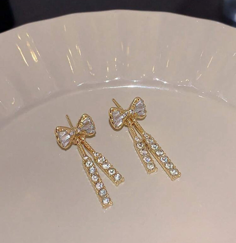 Brillo nocturno pendientes con diseño de lazo y cristal Z F25NG04