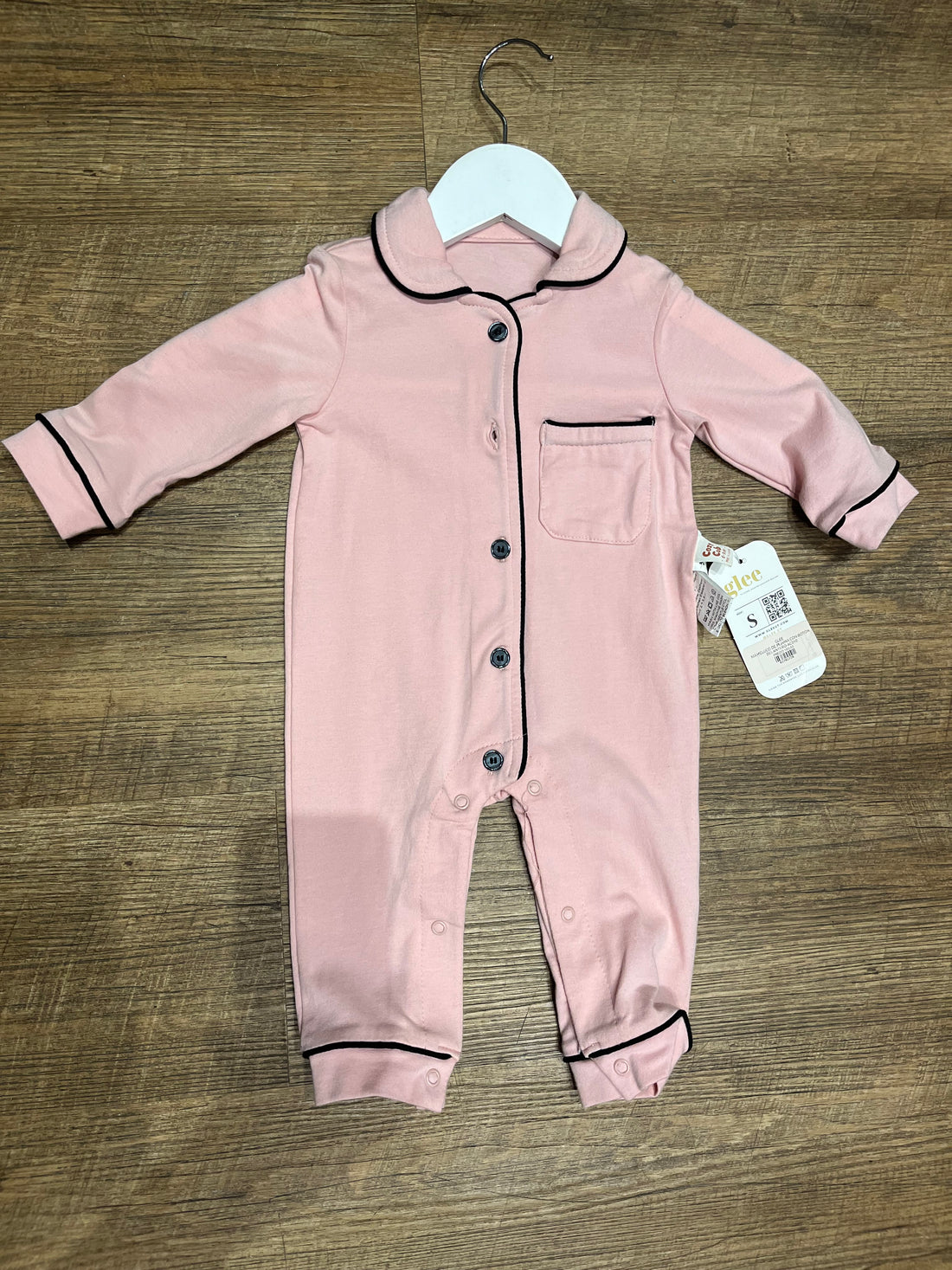 Mameluco de pijama con botón delantero AC010