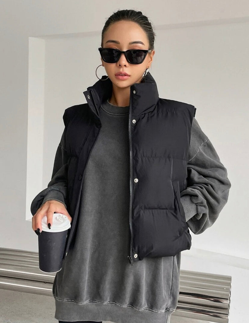 Chaleco casual con cremallera y cuello alto E25MK02