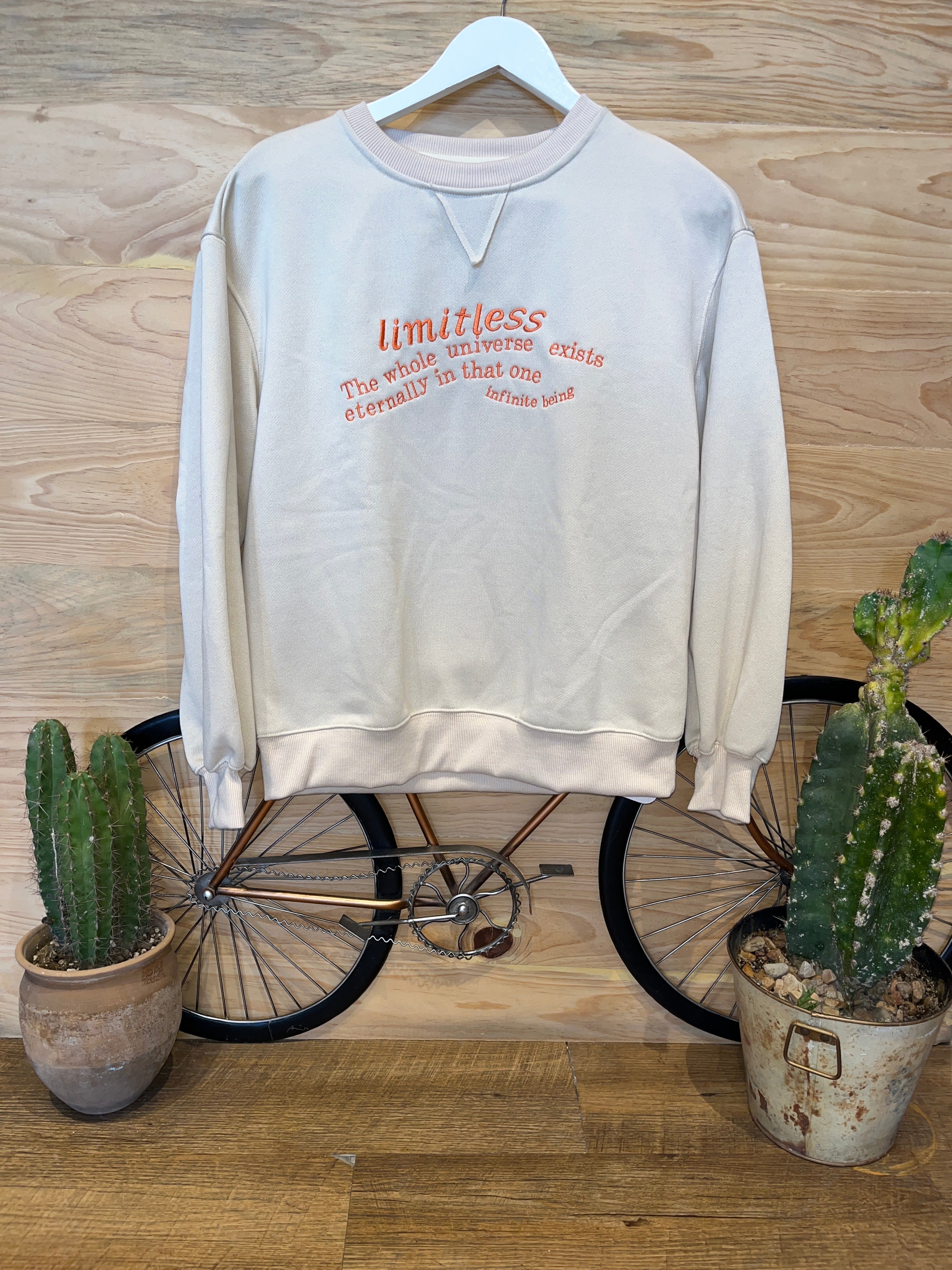 Sombra Urbana Sudadera limitless. J25SP06