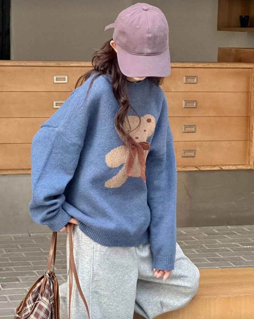 Suéter con estampado de oso E26XQ01
