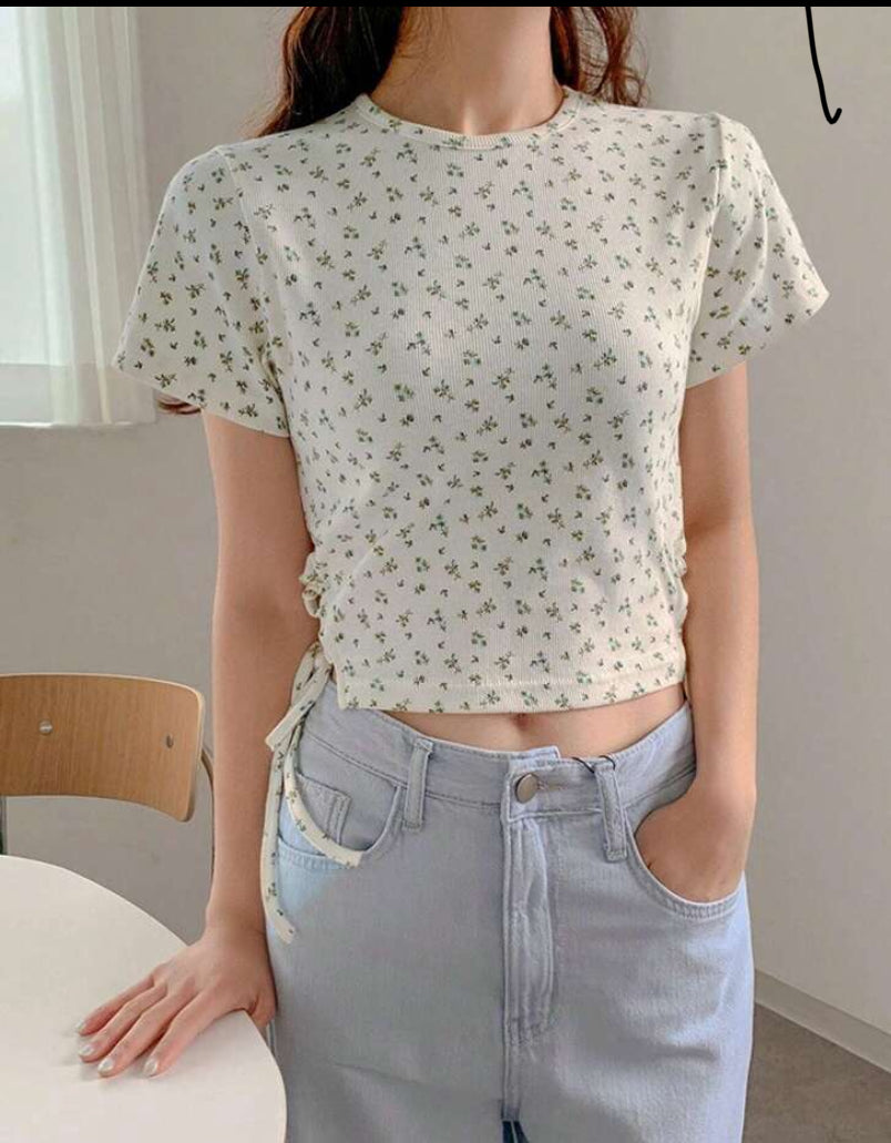 Camiseta floral con cordon lateral A25PR07