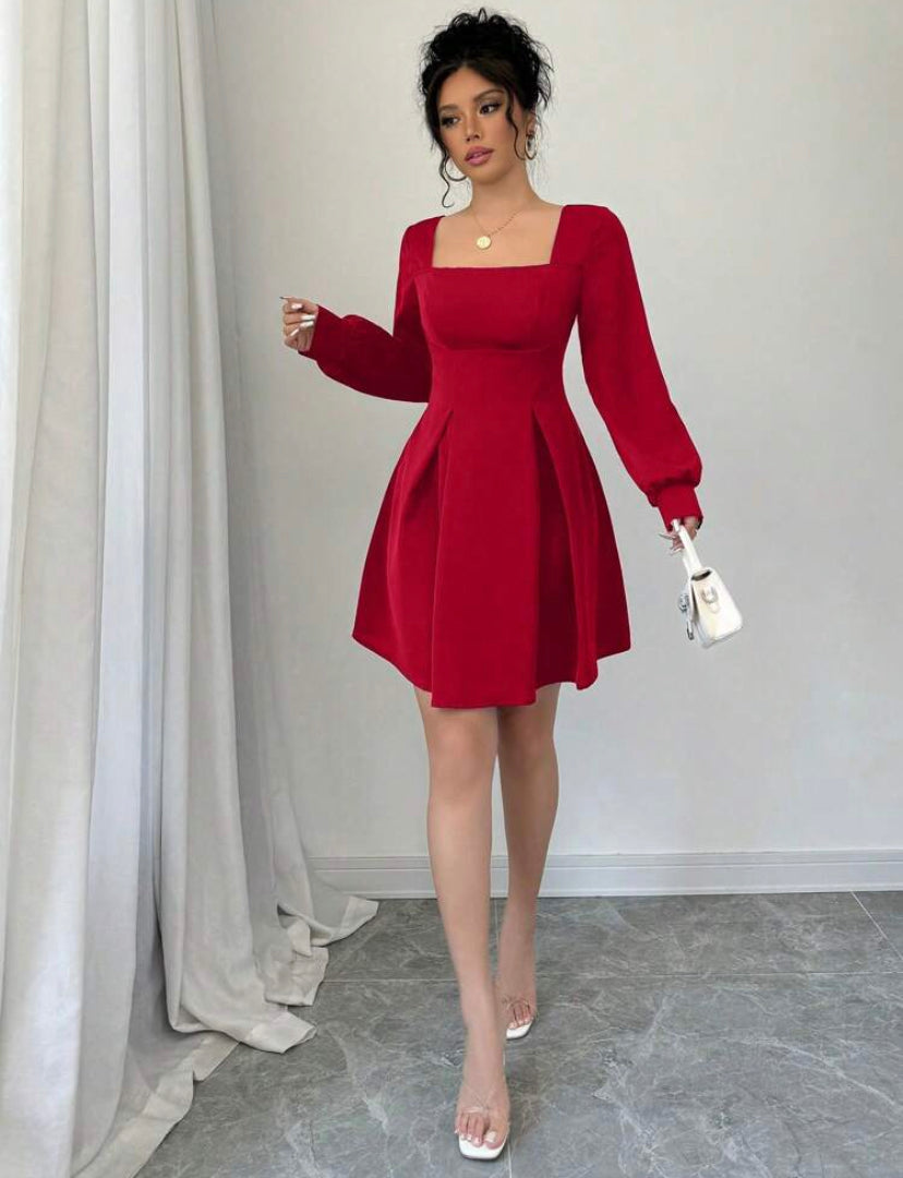 Vestido con cuello cuadrado y cintura anudada E25MH07