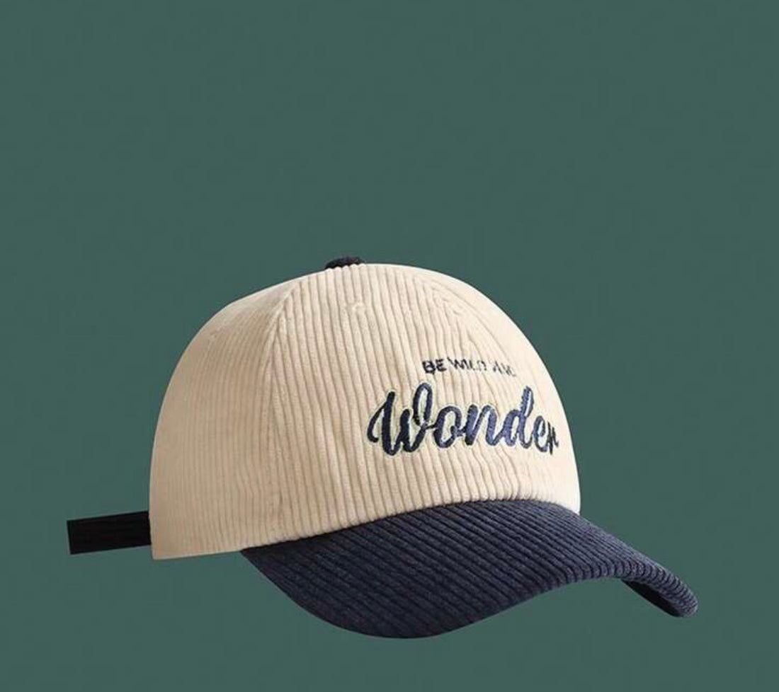 Gorra de béisbol con ajuste bordado de letras azul marino A25QG01