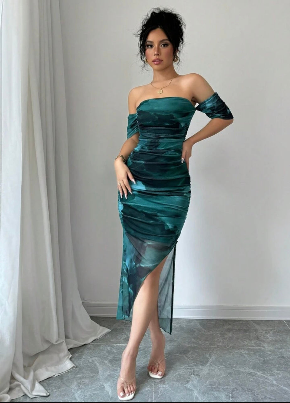 Misterio intenso vestido elegante con hombros descubiertos M25ÑU02