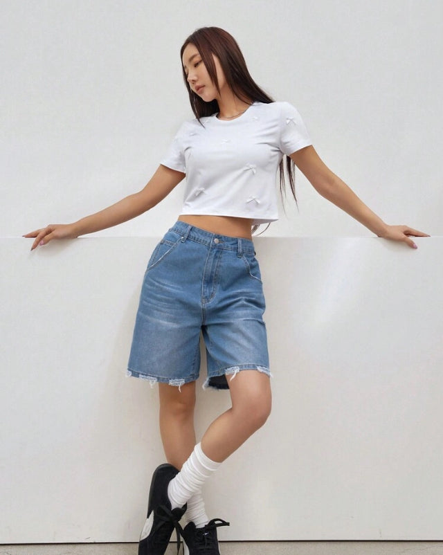 Camiseta minimalista con nudo de lazo E25MJ09