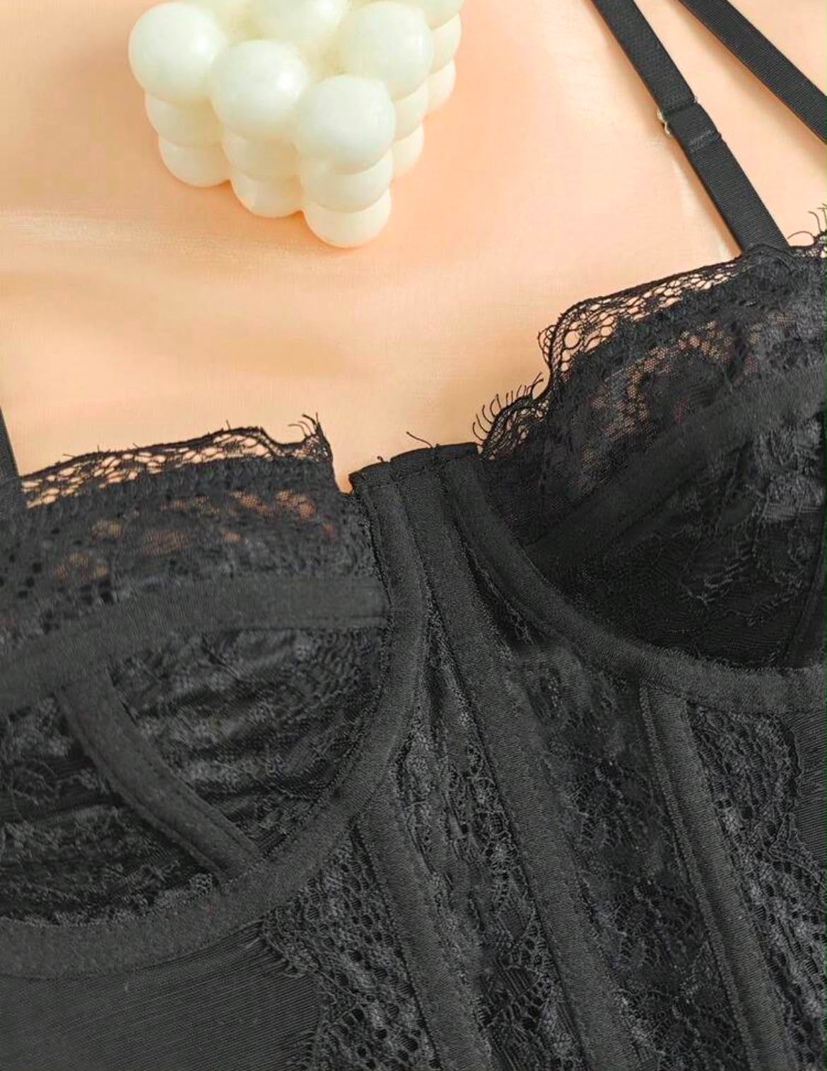 CORSET AJUSTADO CON ENCAJE