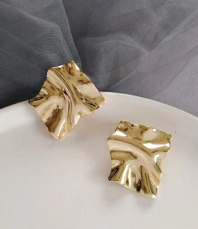 Encanto dorado pendientes de tachuela A25ÑU01
