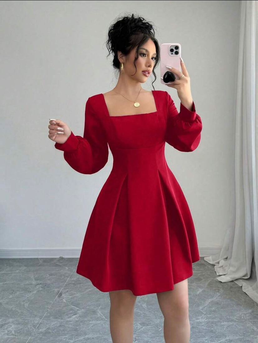 Vestido con cuello cuadrado y cintura anudada E25MH07