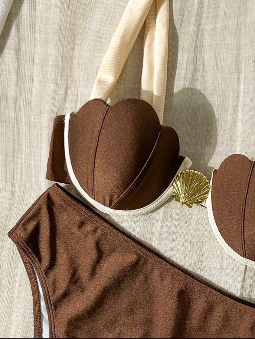 TRAJE DE BAÑO CON COPAS DE CONCHA M26YG07