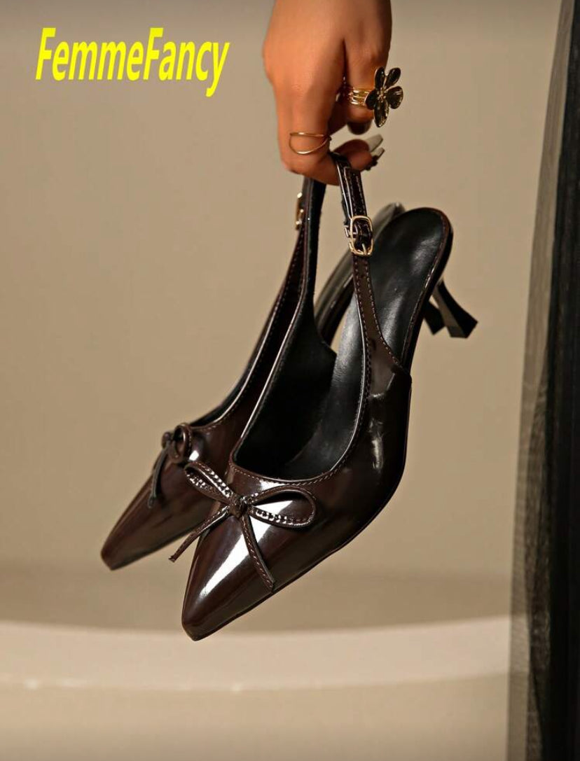 Tacón con diseño de lazo D25XC010