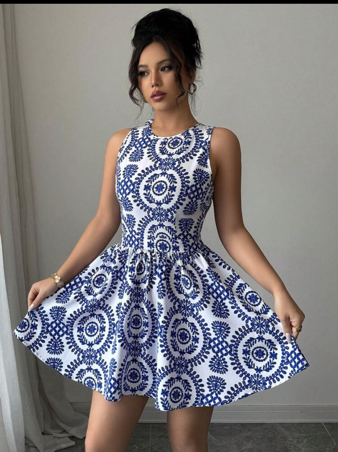 Vestido corto sin espalda para mujer A25PM05