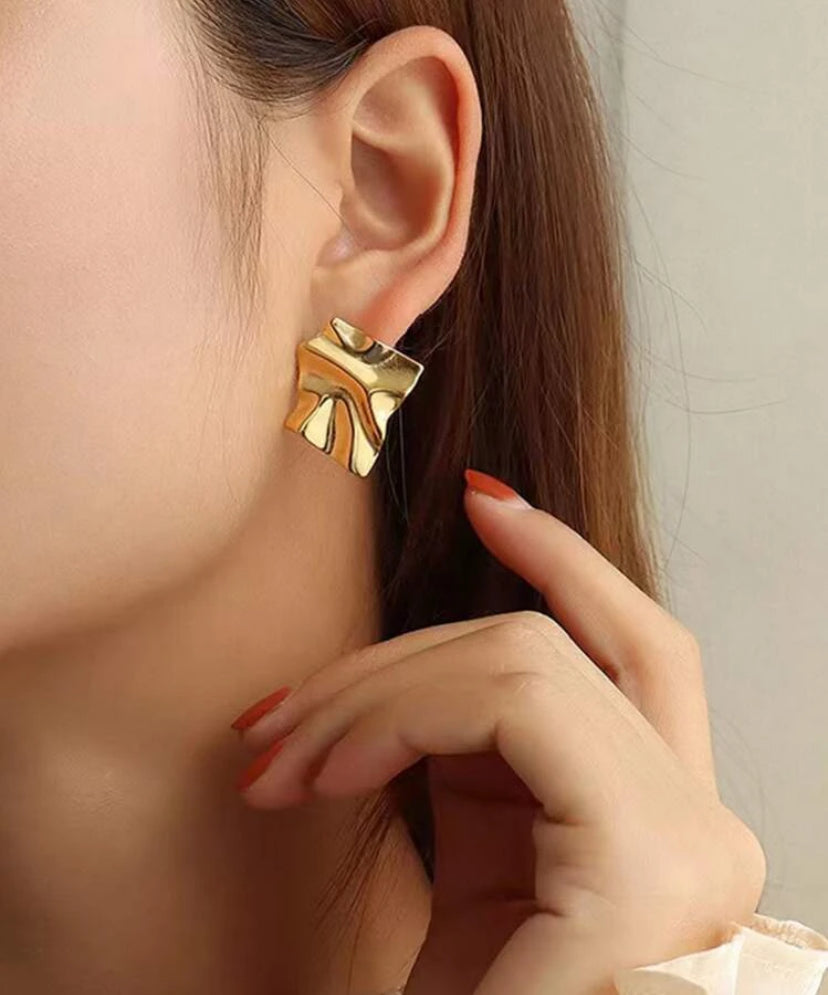 Encanto dorado pendientes de tachuela A25ÑU01