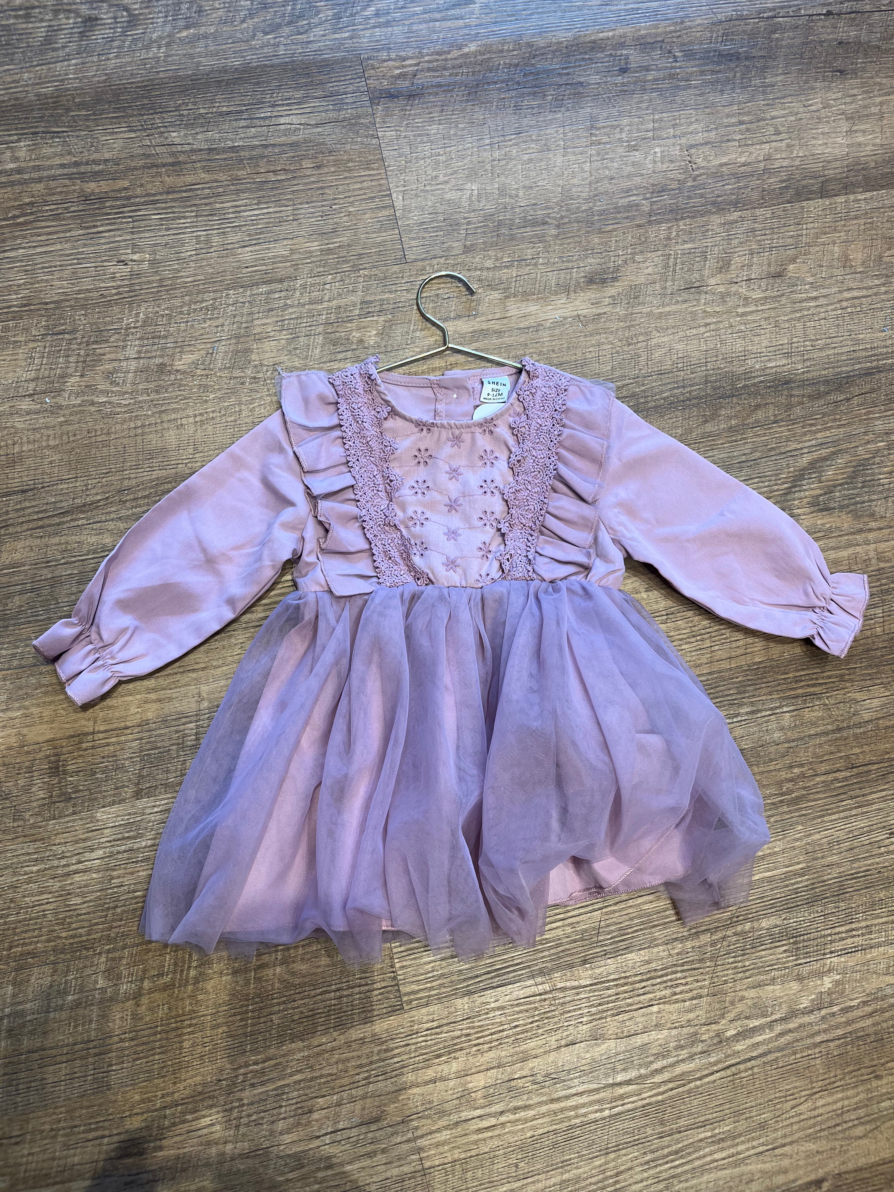 Vestido ribete con fruncido de manga con volante AF09