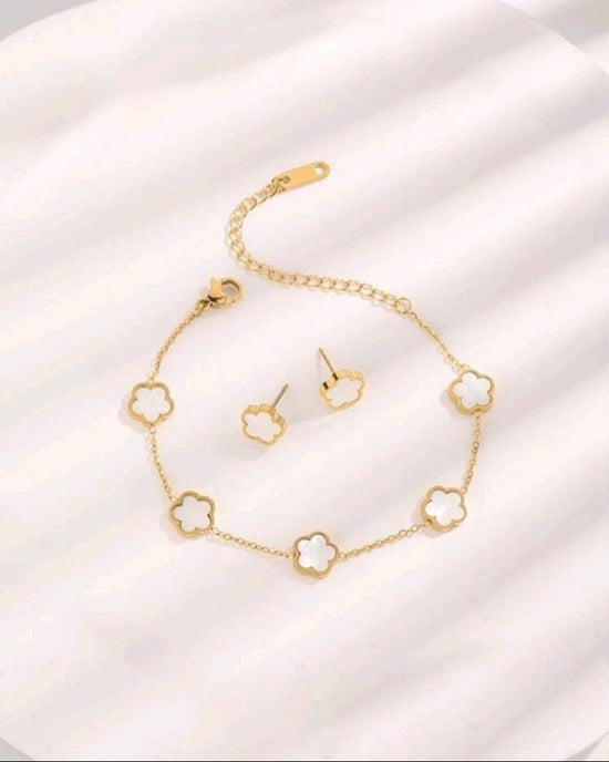 Set de aretes y pulsera con diseño de flor F25IV010