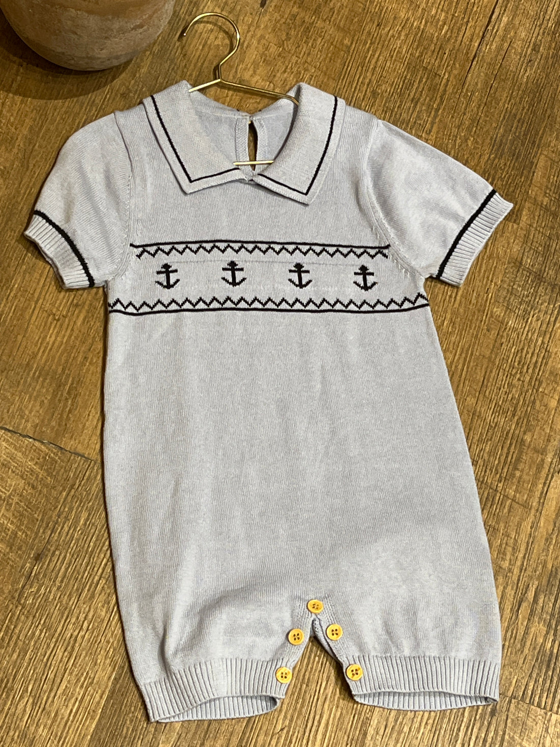 Mono de bebé, con patrón de ancla AT07 