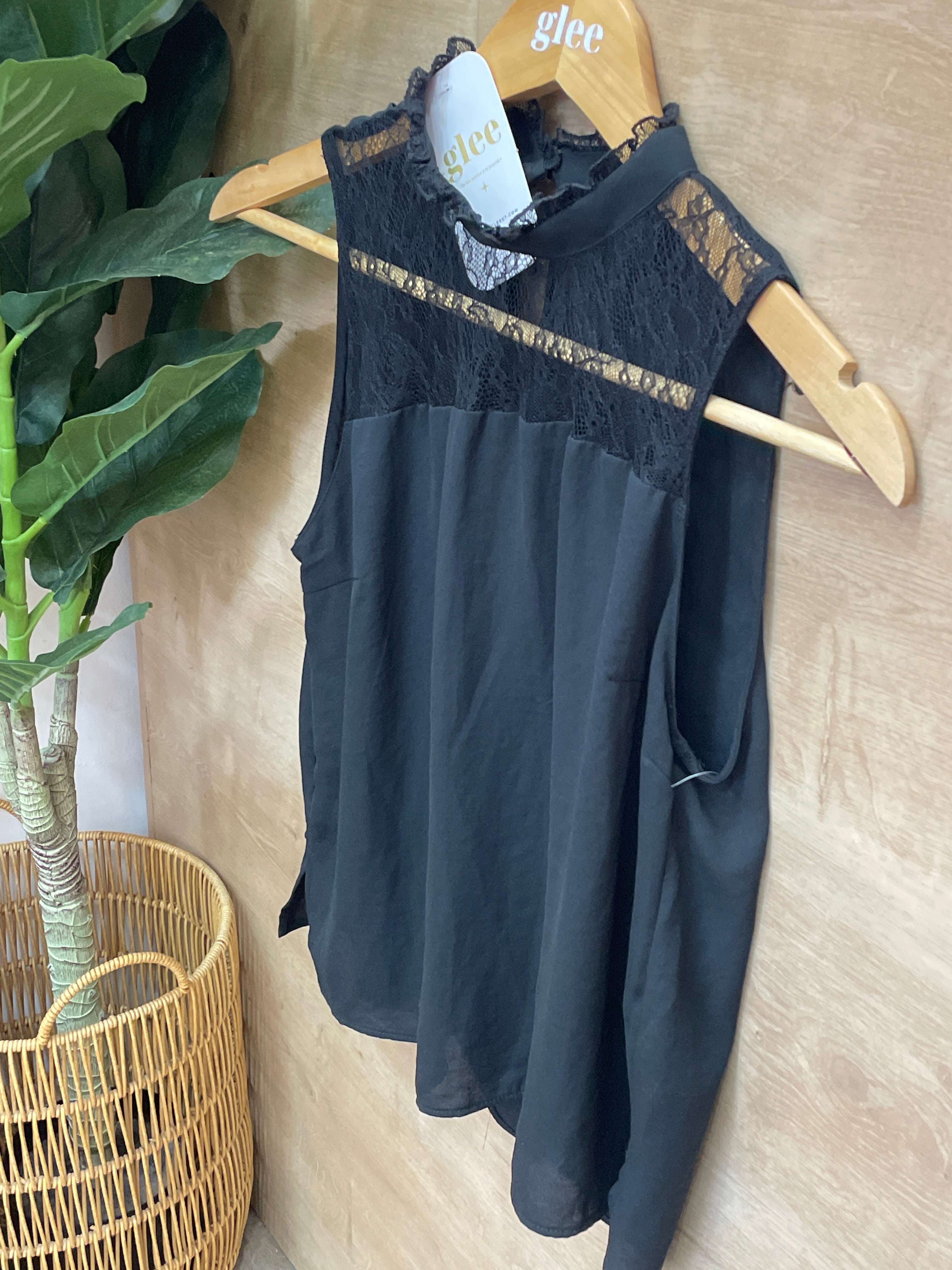 Zara99. Blusa de Encaje Sin Mangas