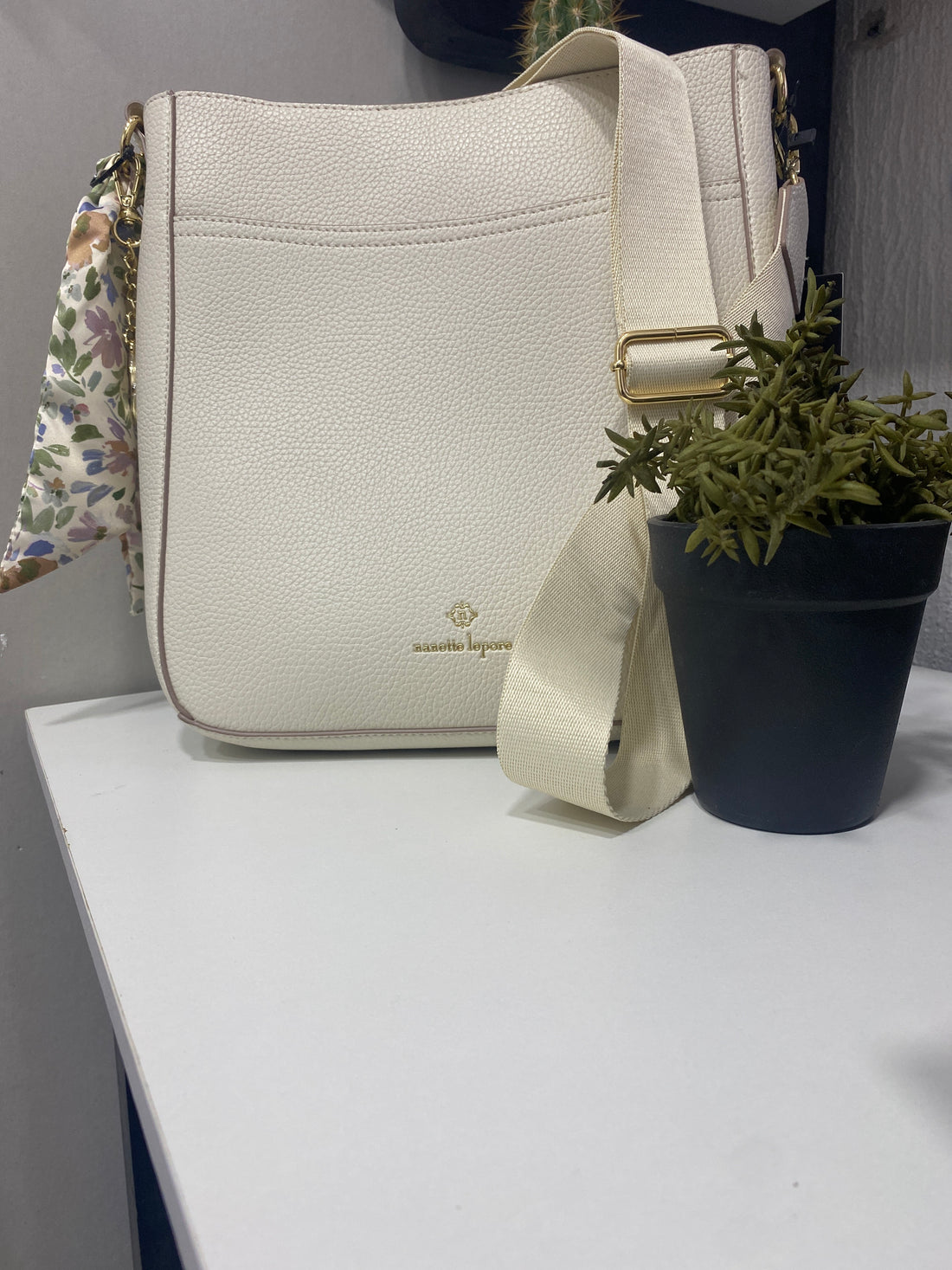 Chic Amour Bolso Nanette Lepore. AG25UB06