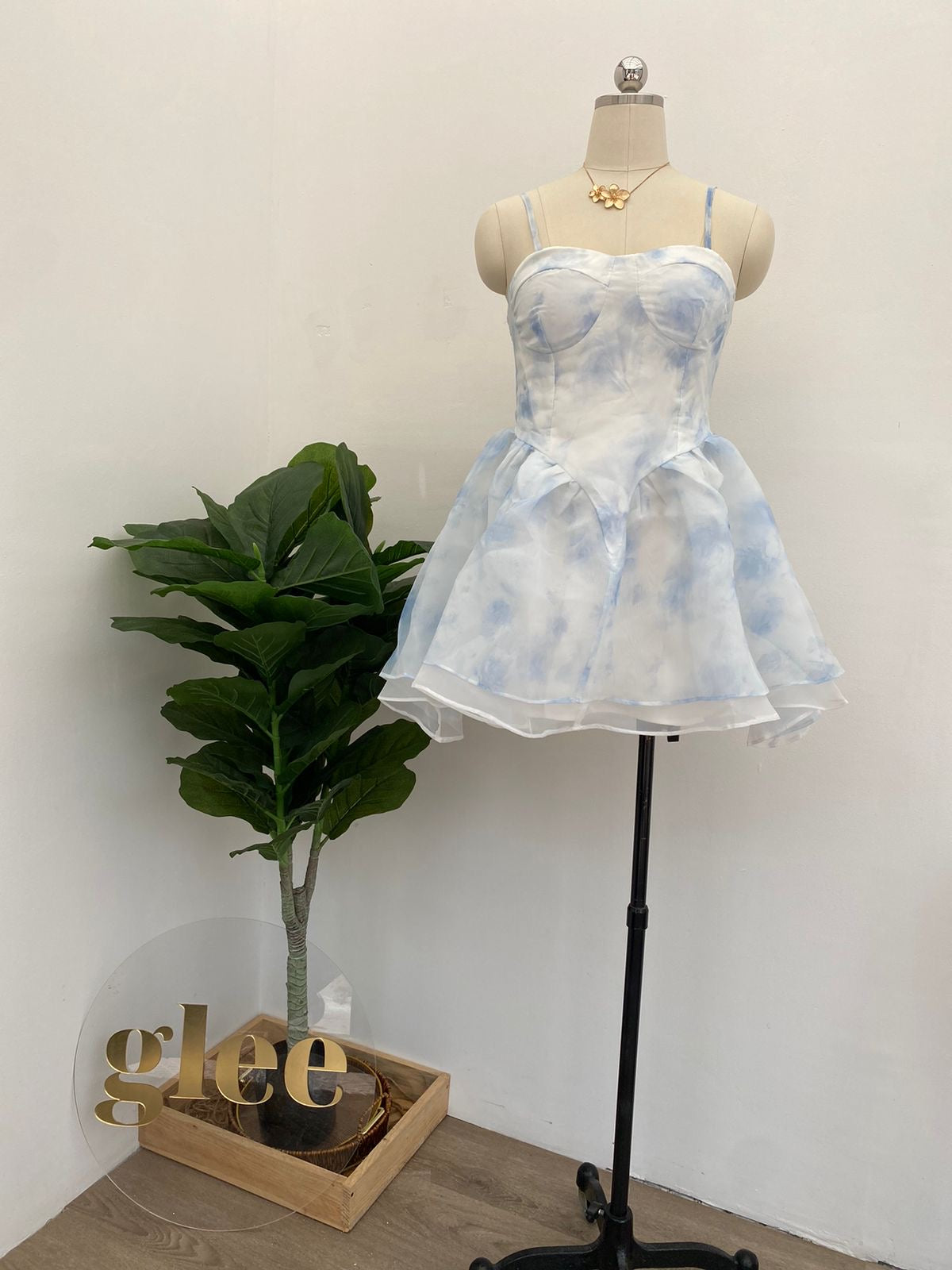 Vestido corto elegante S25VF03