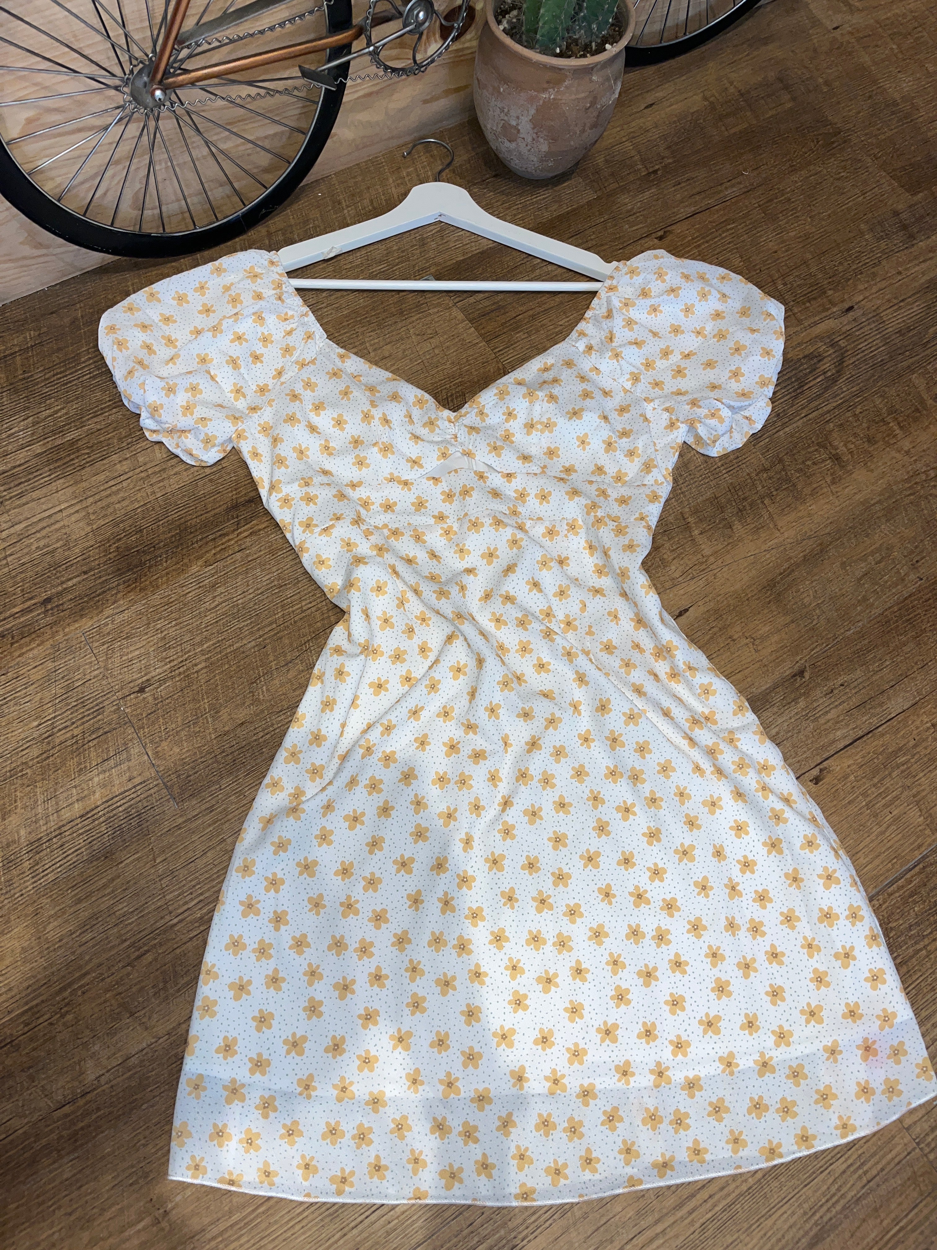 Power Puff Vestido de Manga Corta con Estampado Floral. J25SJ02