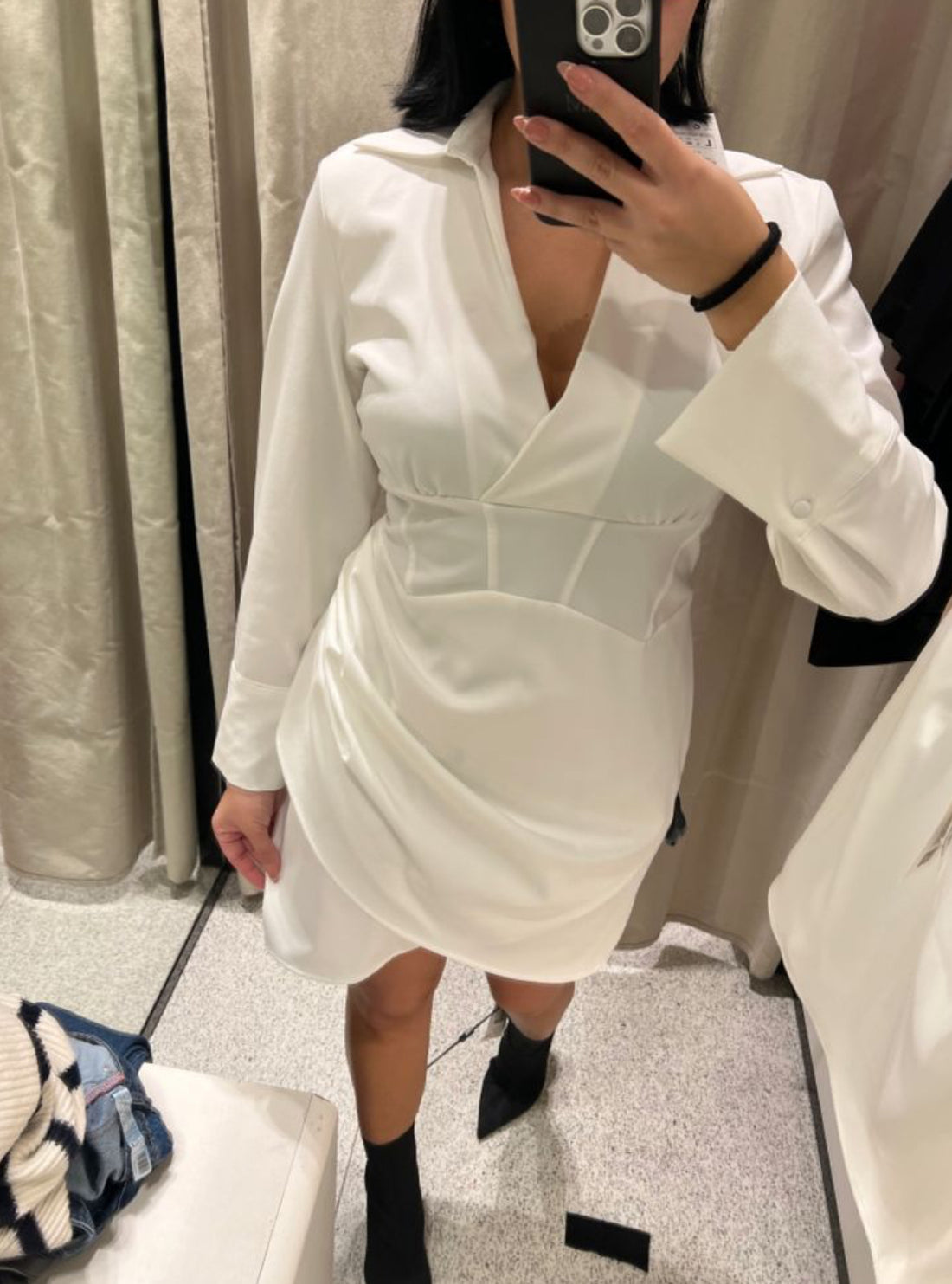 Vestido blanco de manga larga J25SM01