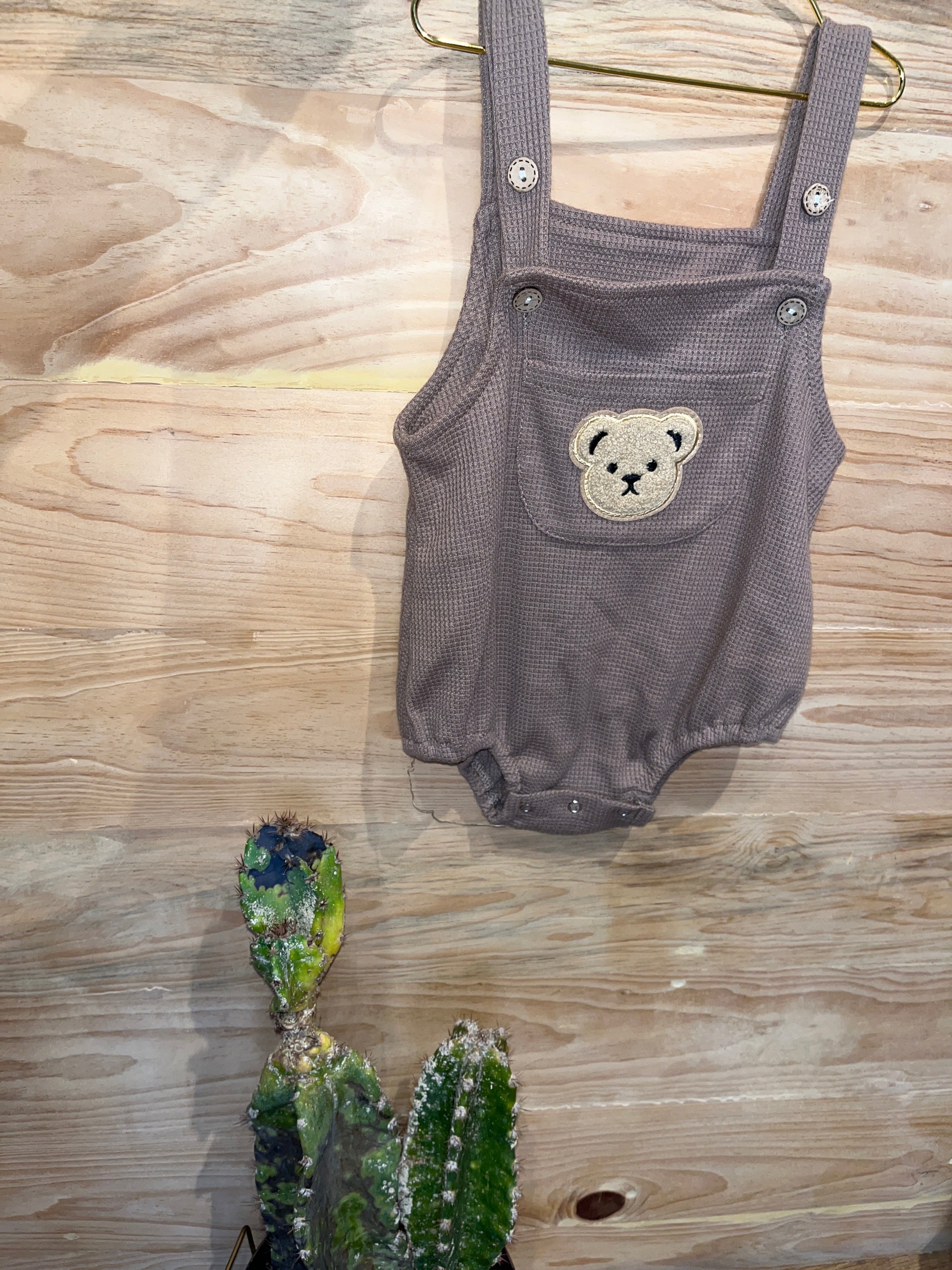 Body, overol con parche de oso AG08 