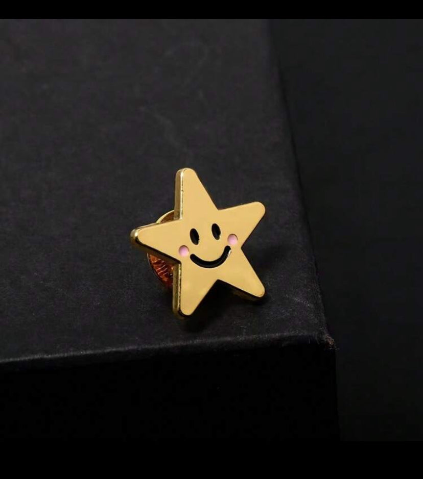 Broche con diseño de estrella S25VH08
