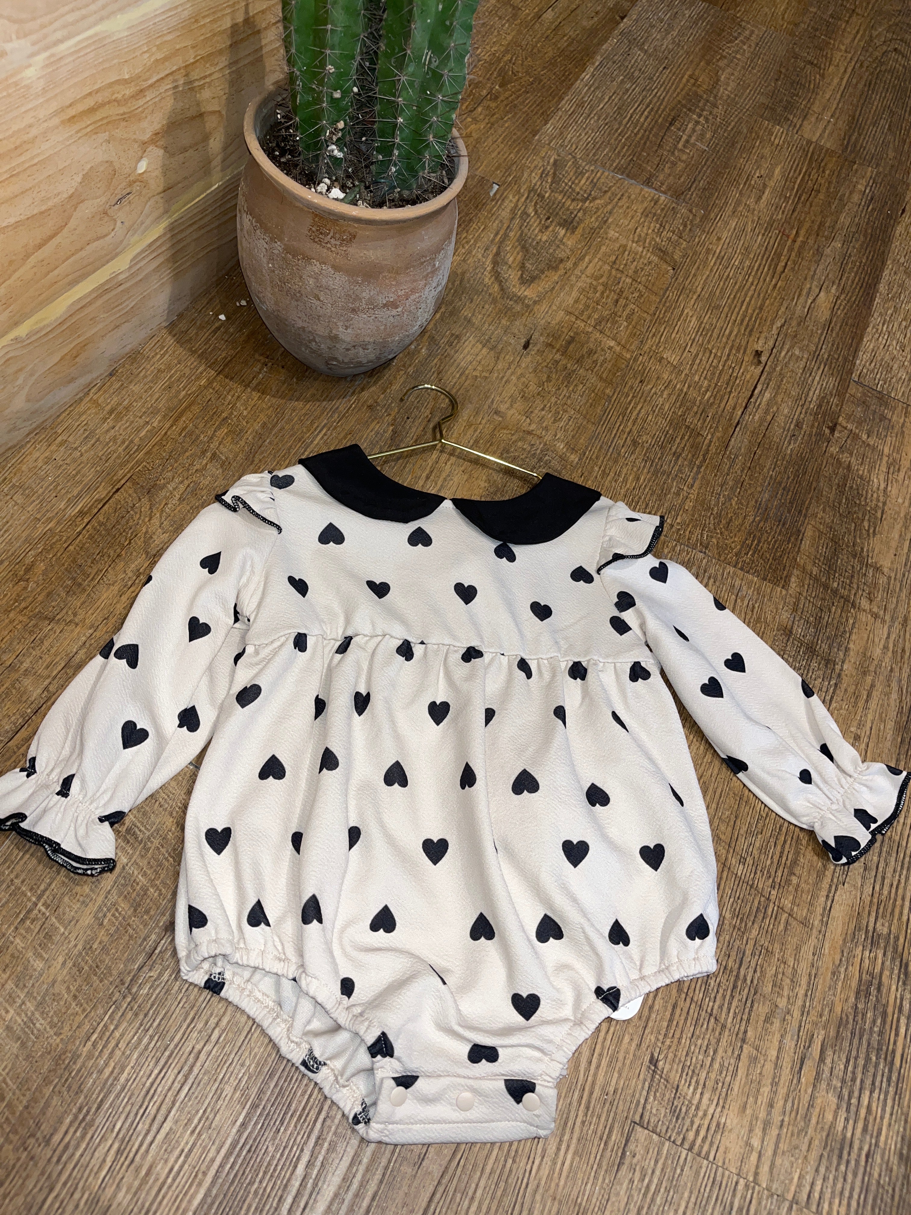 Body, con cuello y sombrero estampado de corazón AK01