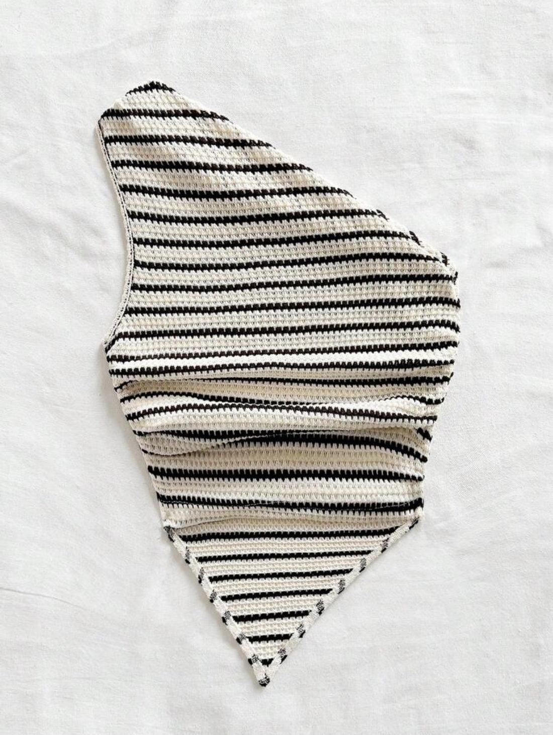 Blusa de un hombro con rayas AG25TP03