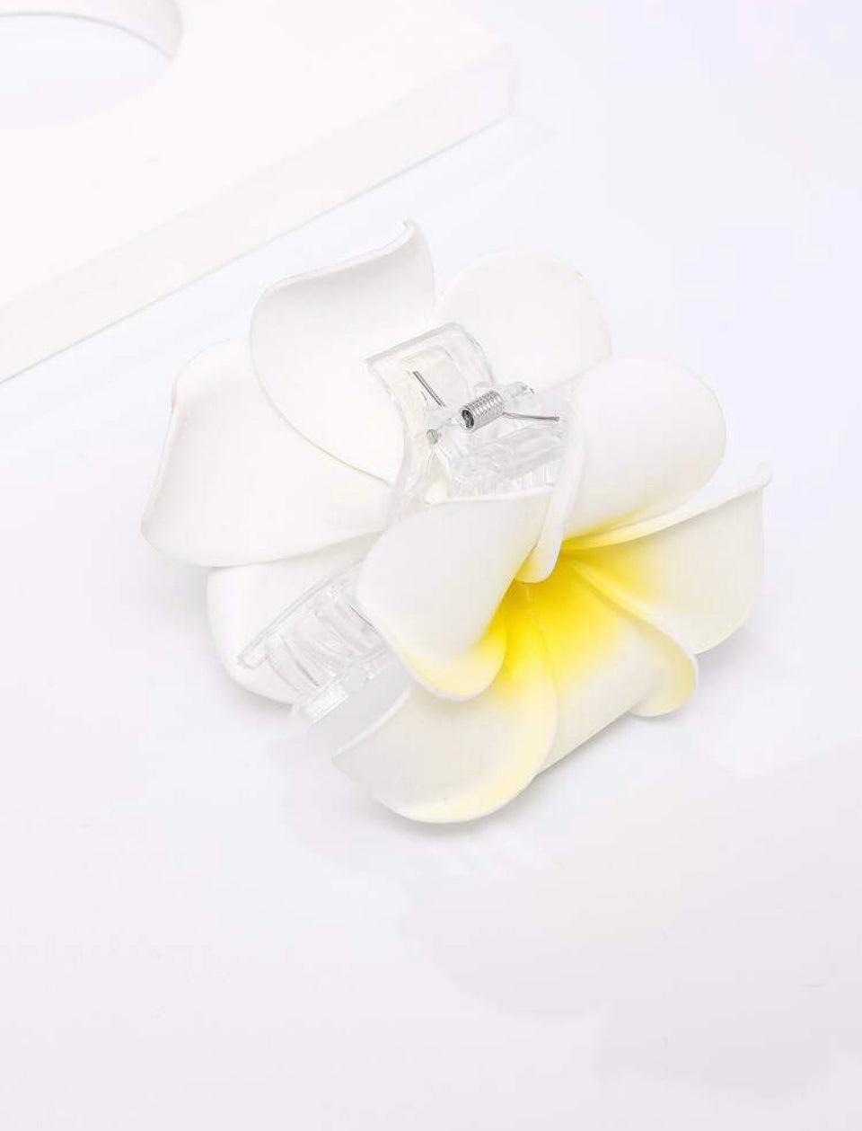 Pinza Divina con Flor Grande de Acrílico. M25ÑJ08