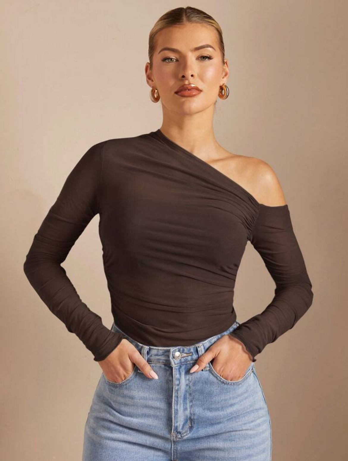 Camiseta ajustada de otoño con hombro oblicuo fruncido A25PP03