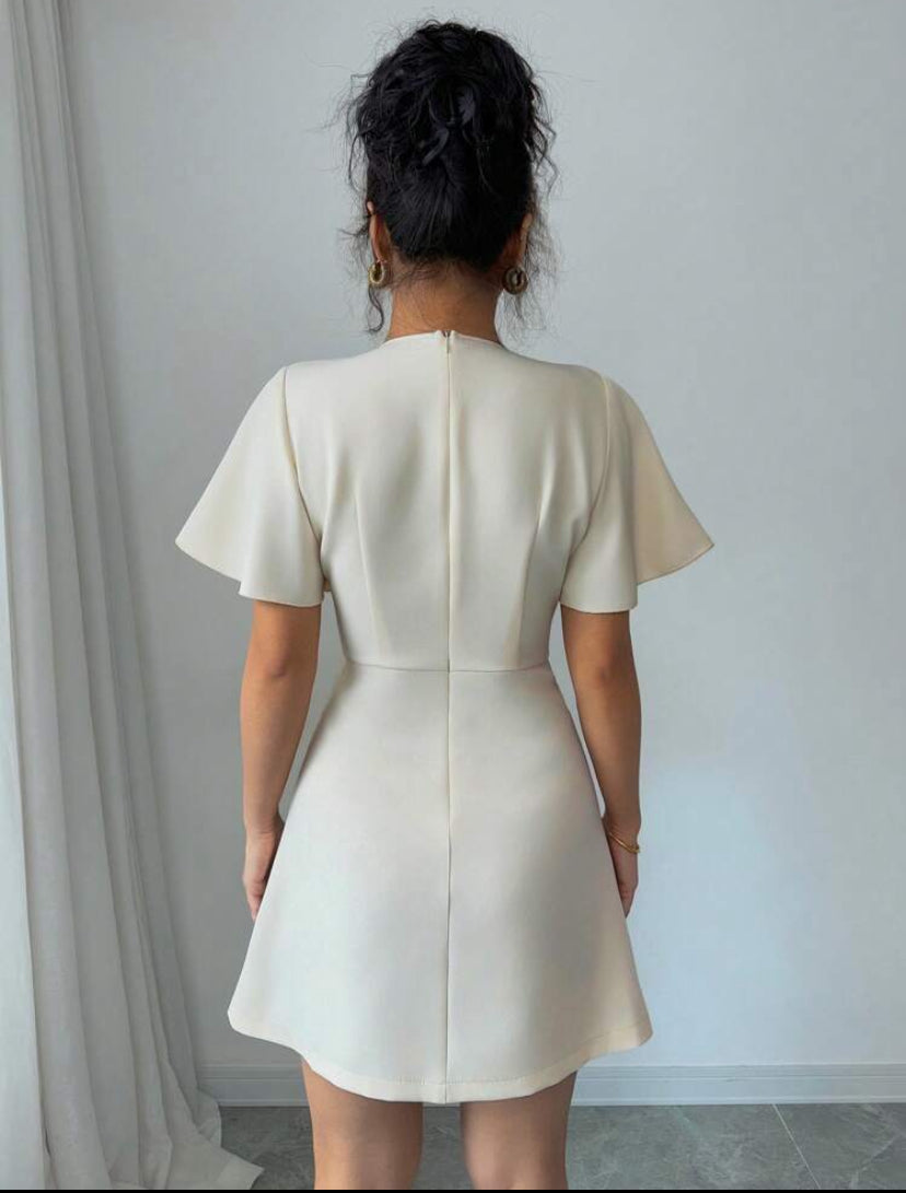 Vestido de manga corta cuello cruzado con volantes A25PL05
