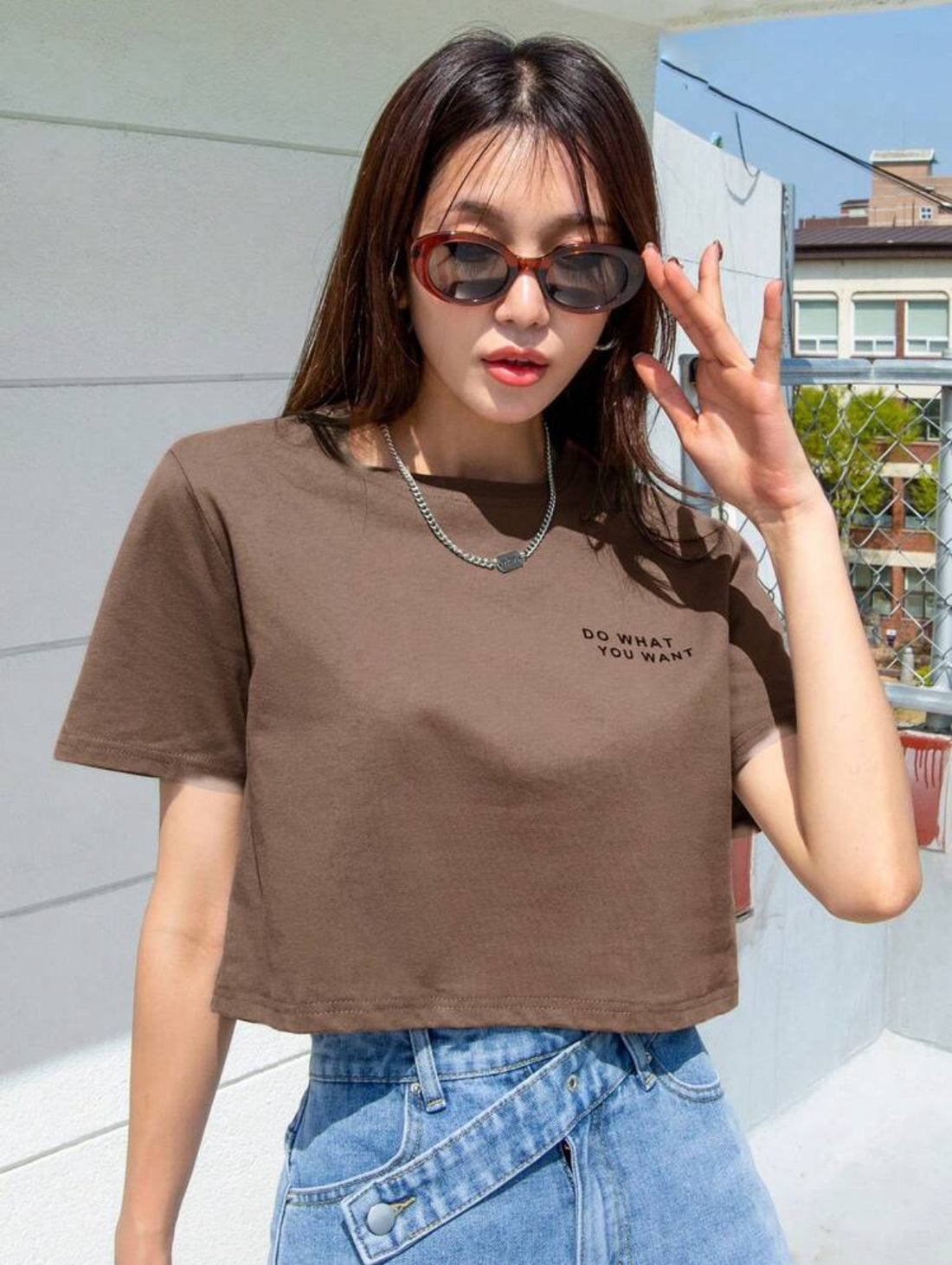 Camiseta de manga corta de verano con estampado café A25PY010