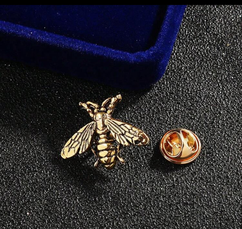 Broche de solapa con abeja dorada J25TE08
