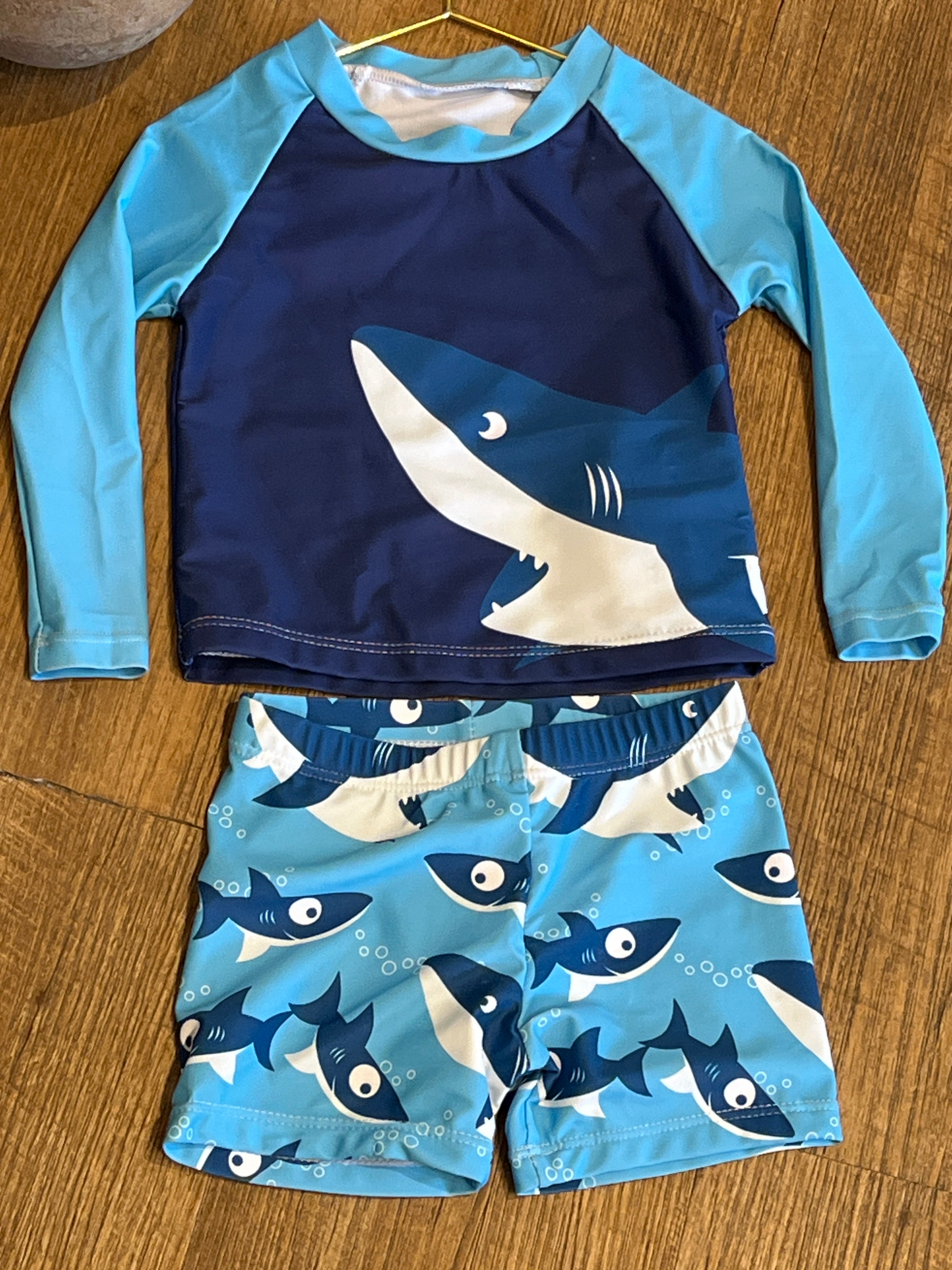 Bañador de dos piezas para niño con estampado de tiburón AA01