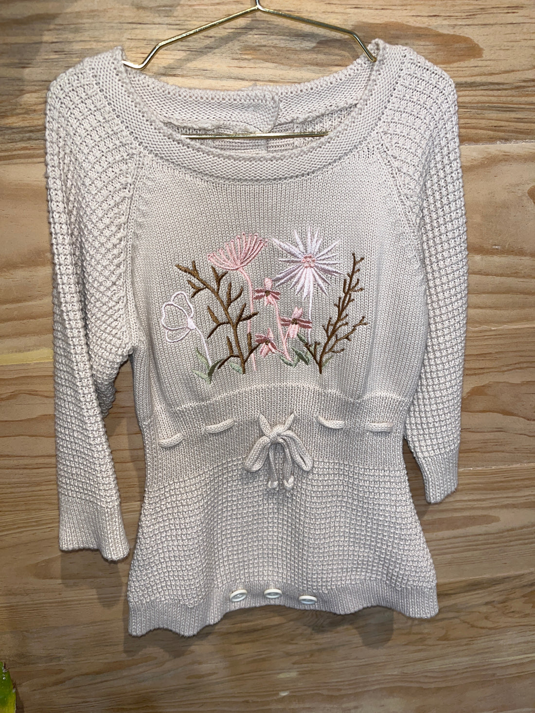 Body, con bordado floral manga larga AK010