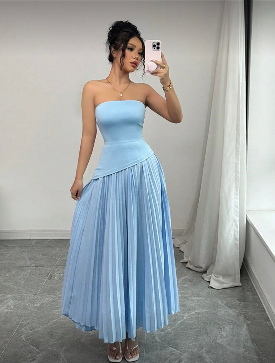 Vestido escotado y plisado celeste cielo S25UY08