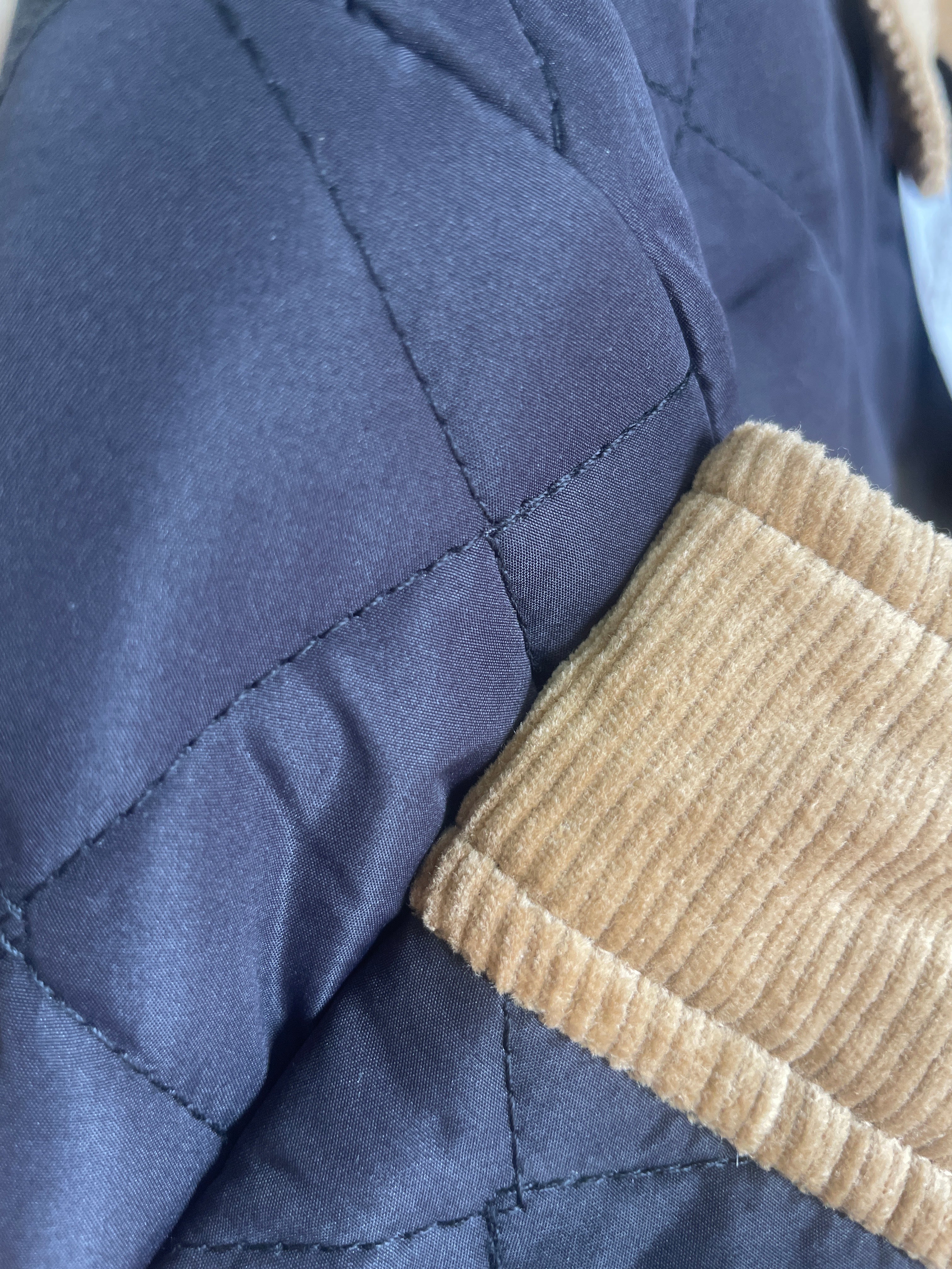 Chaqueta acolchada con cuello A25QQ02