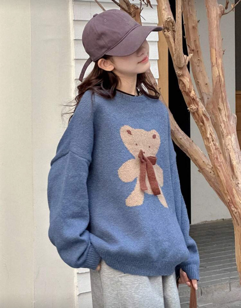 Suéter con estampado de oso E26XQ01