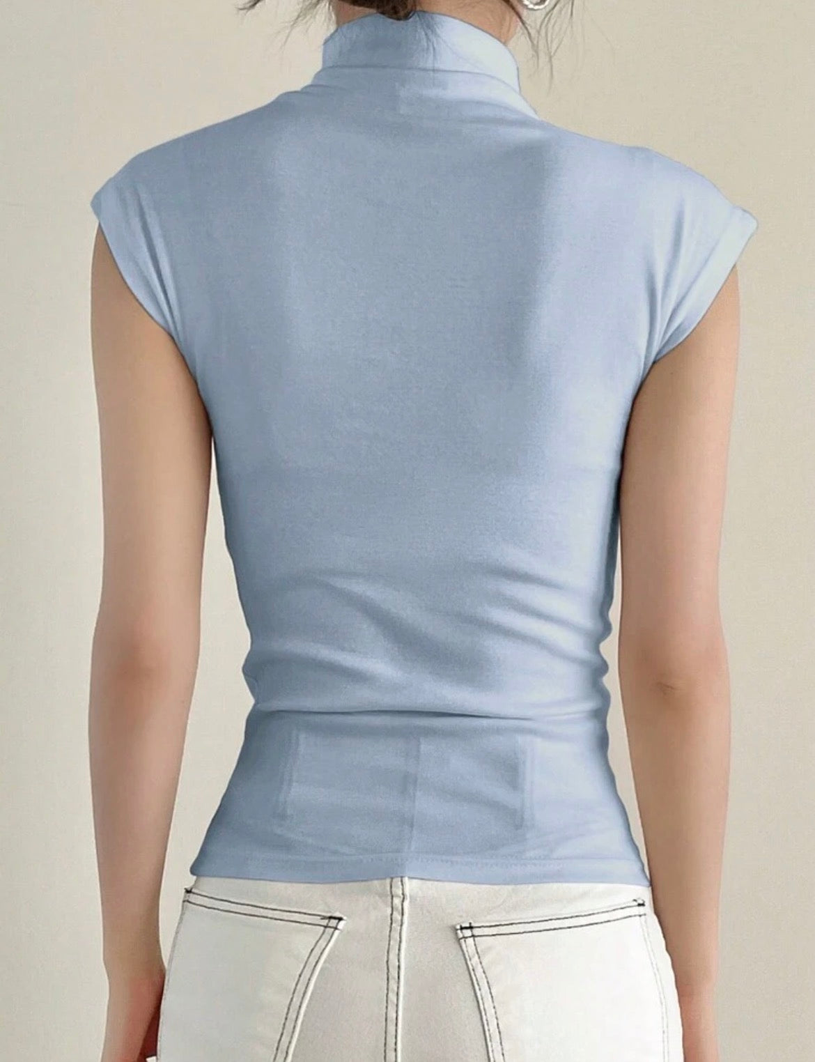 CAMISETA DE CUELLO ALTO AG26AC04